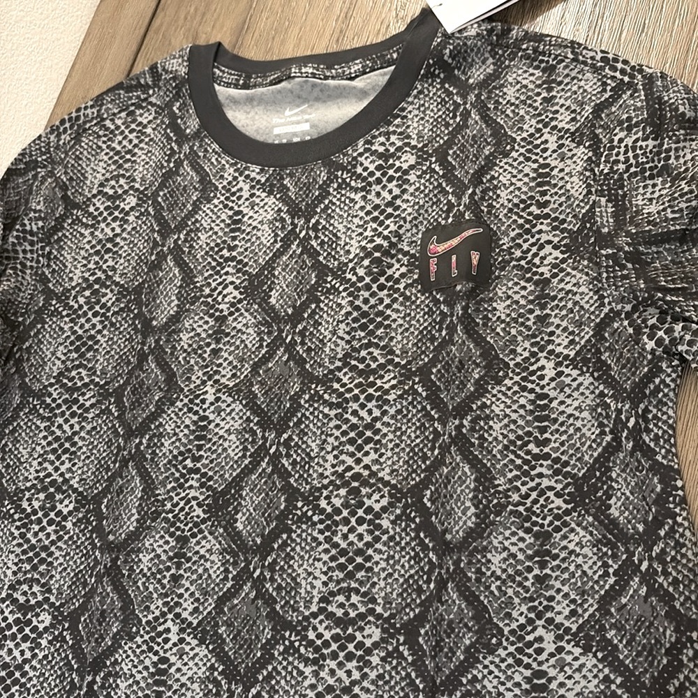 Lot of 2x NWT [Nike] AOP Boyfriend Short Sleeve Snakeprint T-Shirts Women’s XS - Picture 11 of 12